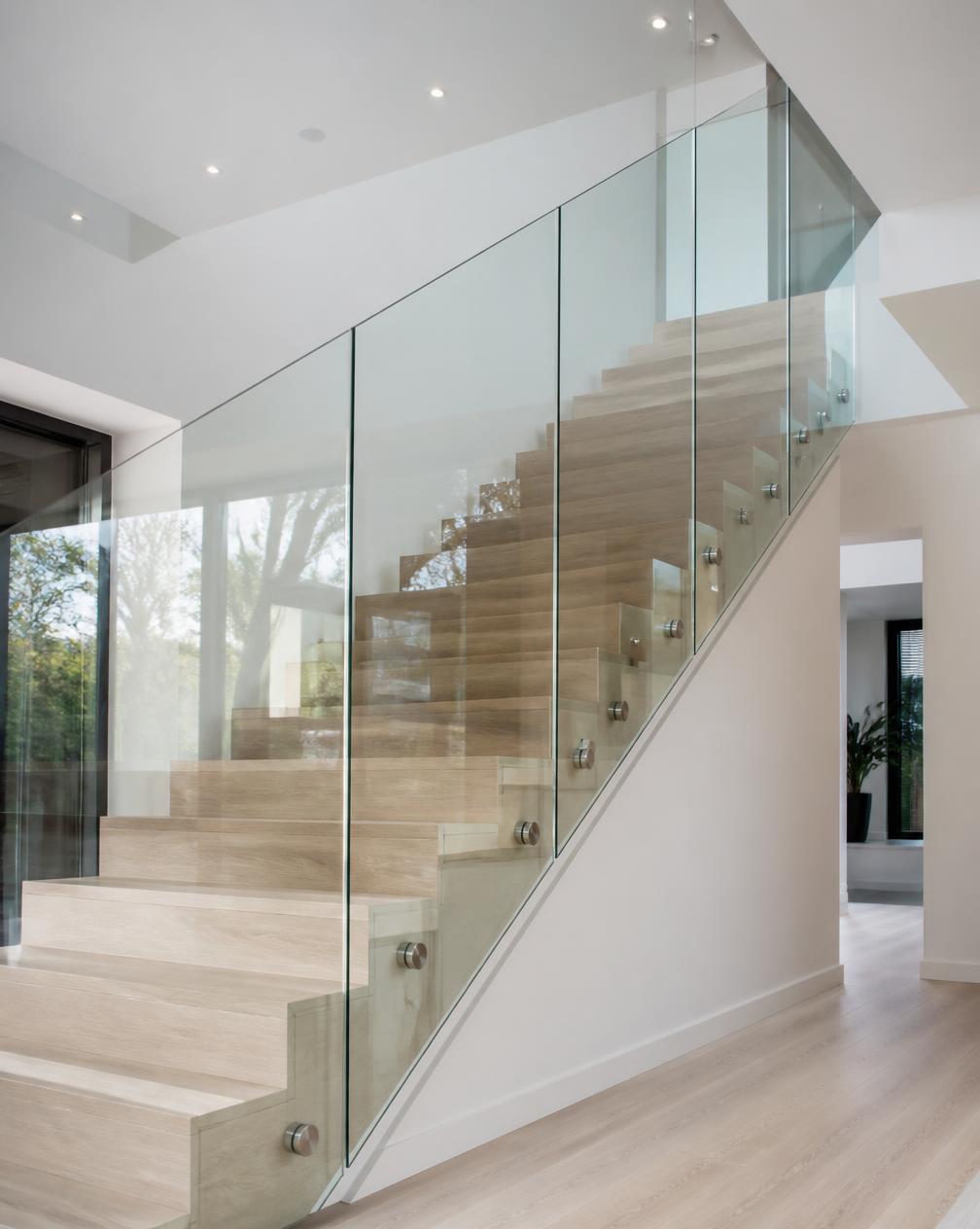 Garde-corps intérieur en verre trempé